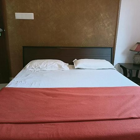 Phils' Residency & Banquets Hotell Kochi Eksteriør bilde