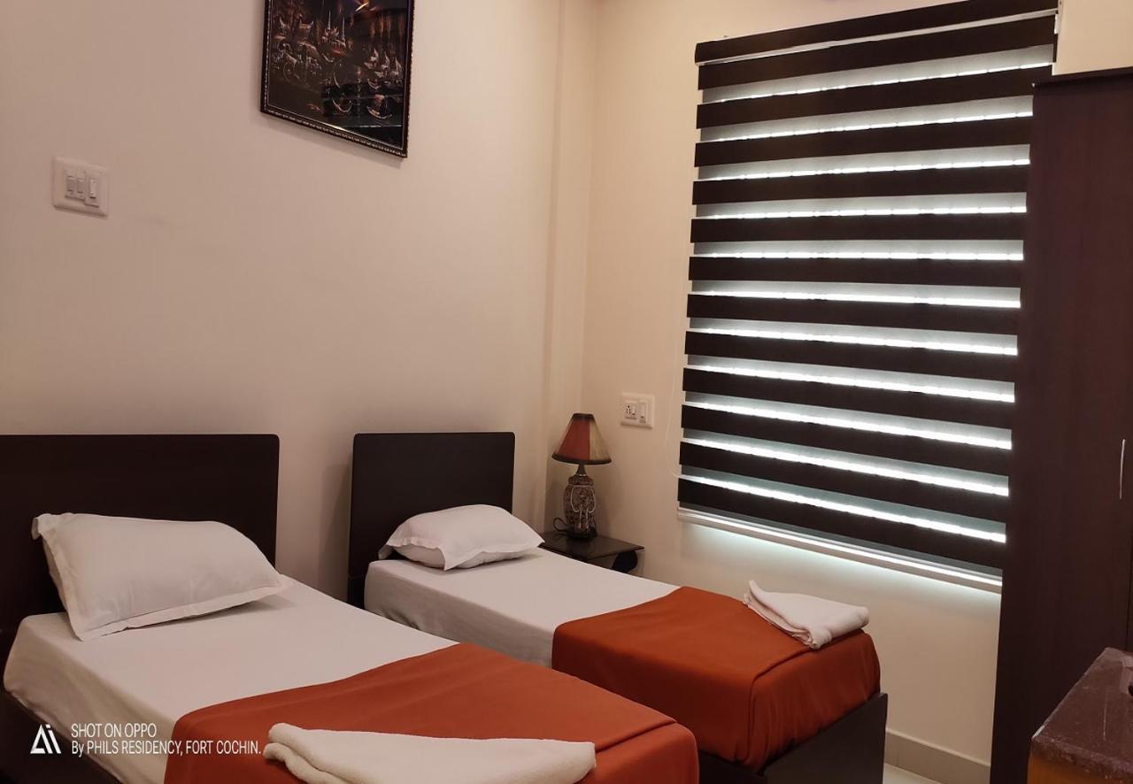 Phils' Residency & Banquets Hotell Kochi Eksteriør bilde