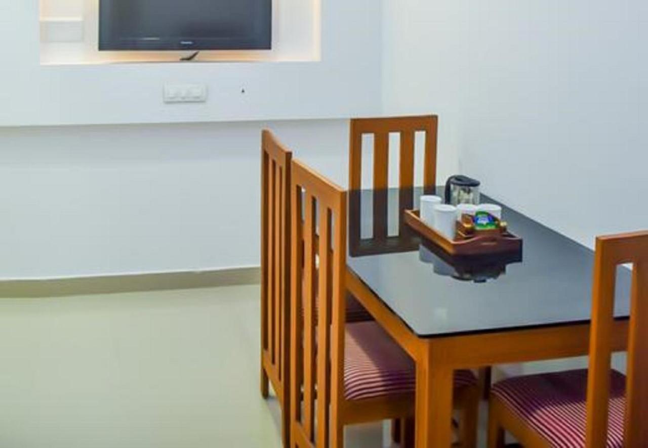 Phils' Residency & Banquets Hotell Kochi Eksteriør bilde