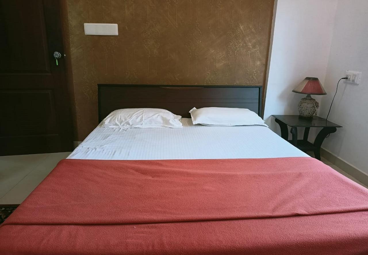 Phils' Residency & Banquets Hotell Kochi Eksteriør bilde