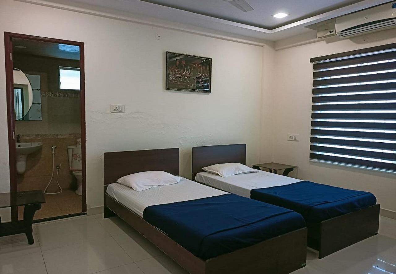 Phils' Residency & Banquets Hotell Kochi Eksteriør bilde
