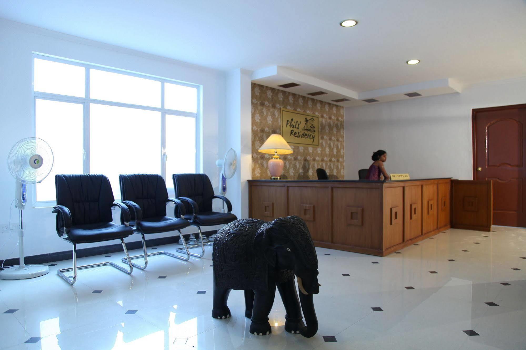 Phils' Residency & Banquets Hotell Kochi Eksteriør bilde