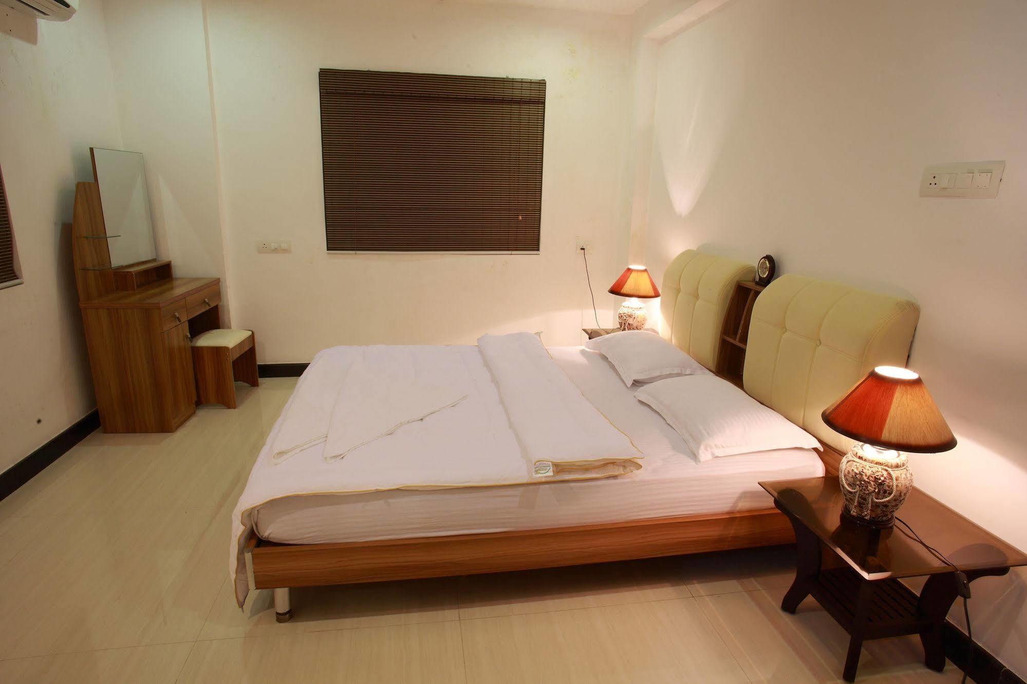 Phils' Residency & Banquets Hotell Kochi Eksteriør bilde