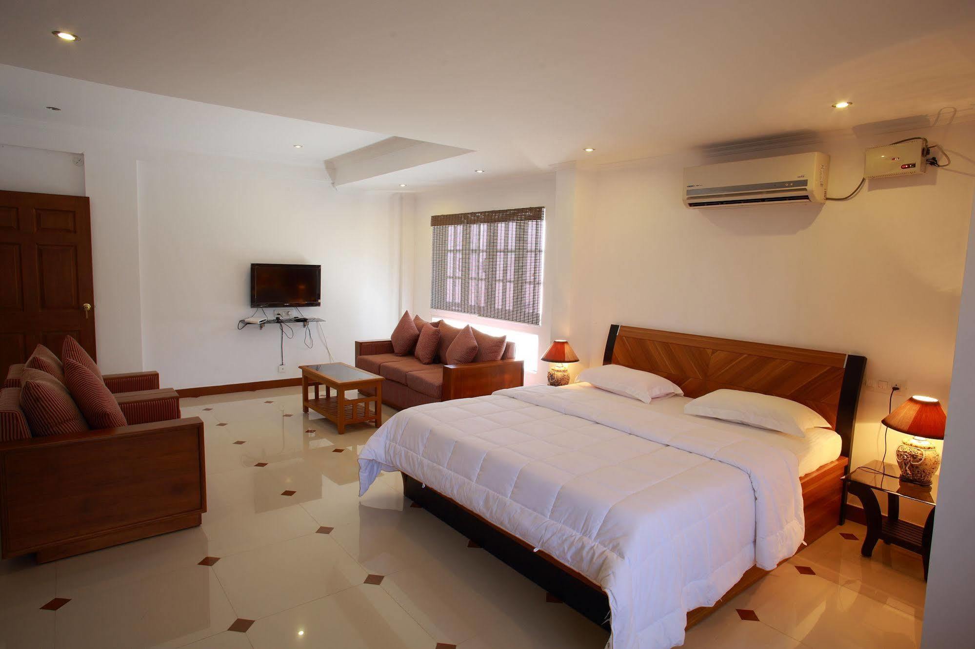 Phils' Residency & Banquets Hotell Kochi Eksteriør bilde