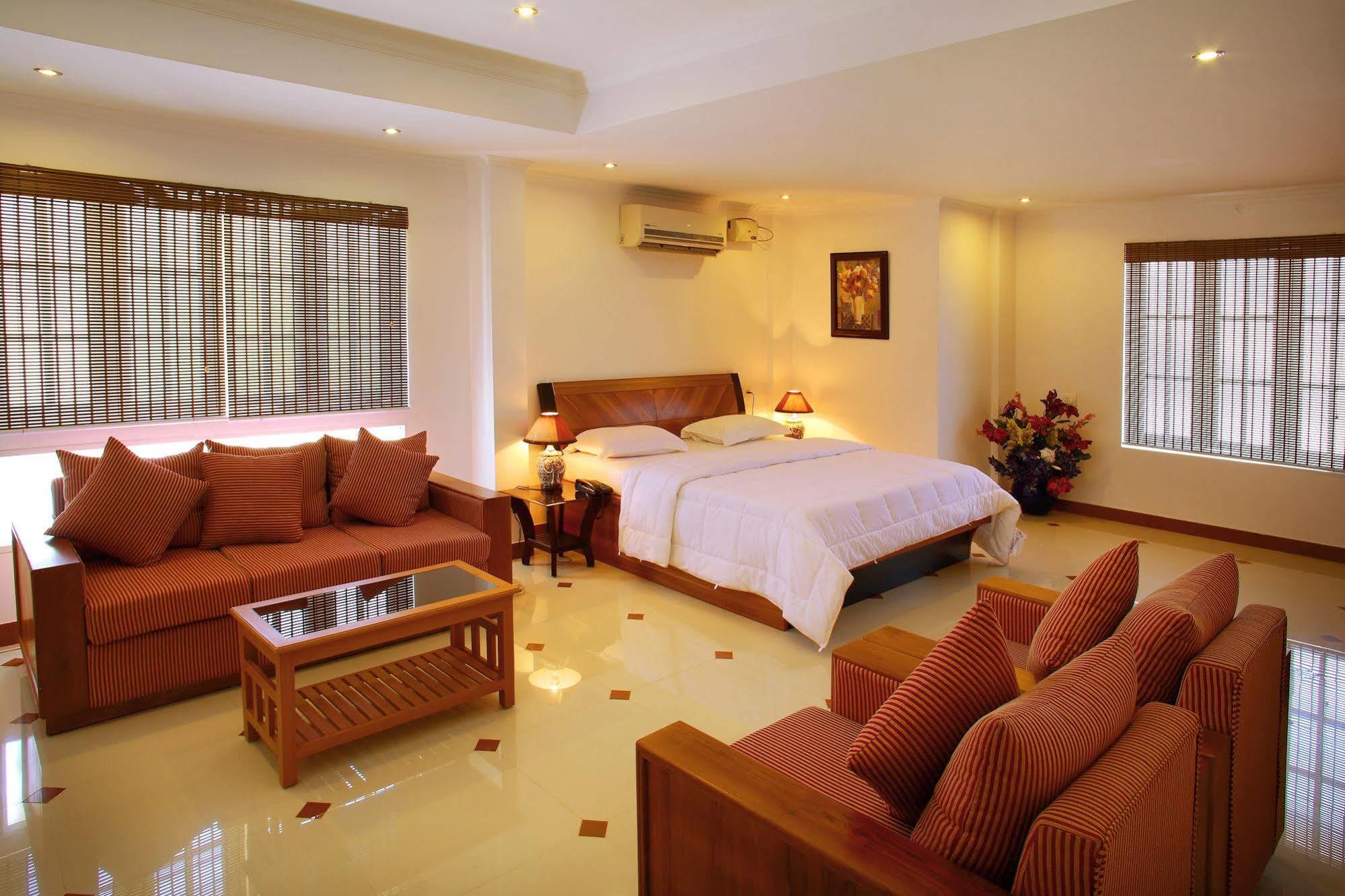 Phils' Residency & Banquets Hotell Kochi Eksteriør bilde